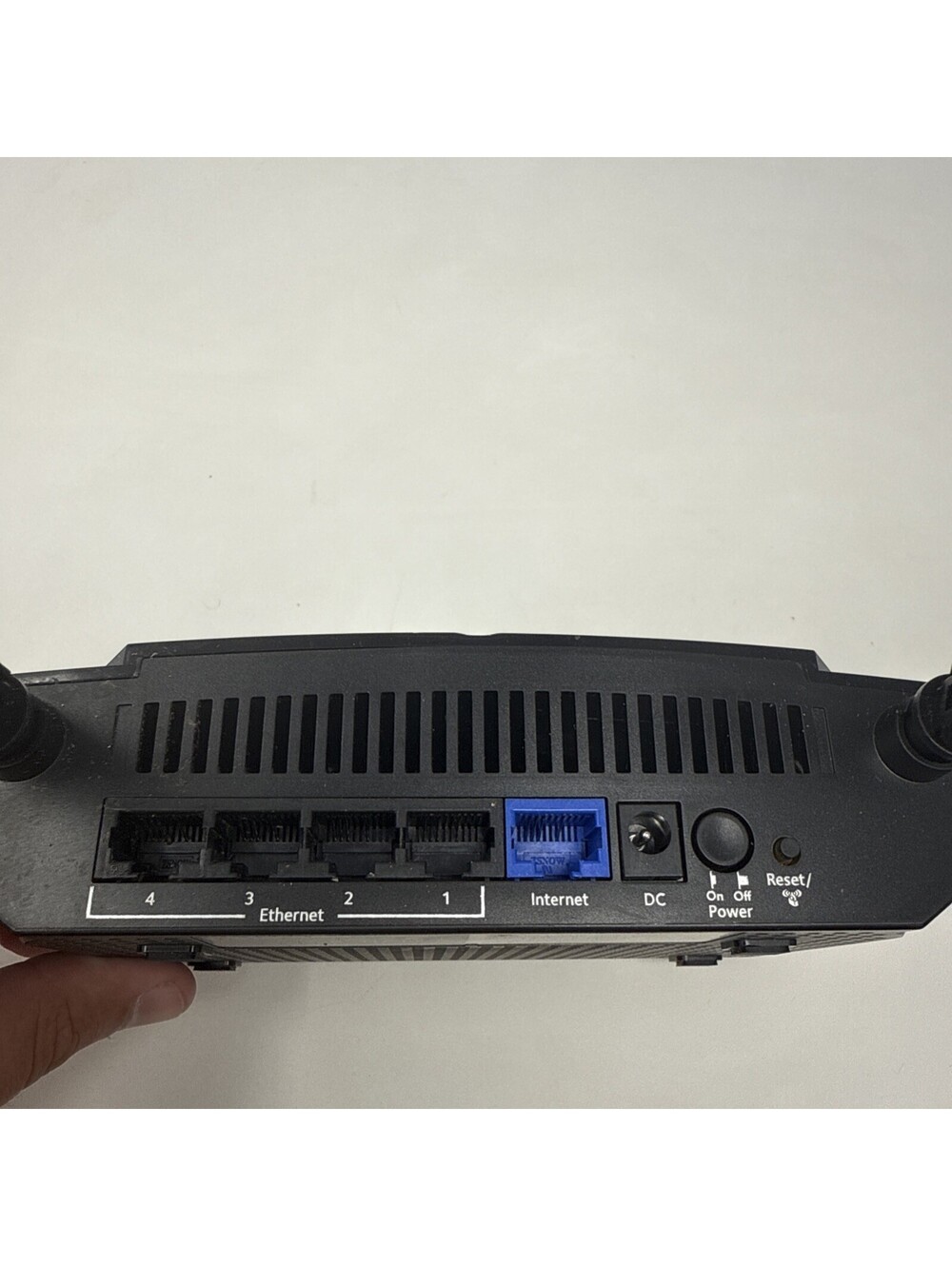 NETGEAR R6080 Ac1200 Dual Band WiFi Router - Picture 6 of 6